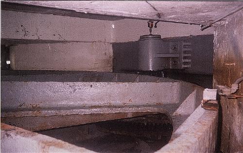 Miter Gate Gear.JPG (41299 bytes)