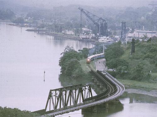 GamboaBridge.JPG (35836 bytes)